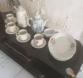 Porclen China Jadul 1 Teko,4 Cangkir,3 Lodor + 1 Teko Noritoki.