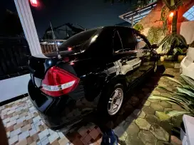 Dijual Nissan Latio 2010 istimewa