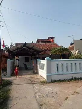 Dijual Rumah lokasi strategis ditengah Kota Karawang, akses mobil, SHM
