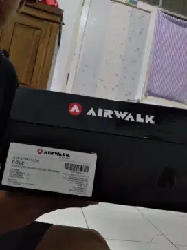 Sepatu wanita ukuran 40 ,merk Airwalk