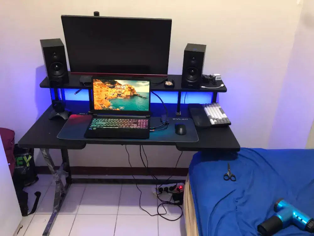 Meja gaming  meja konten kreator