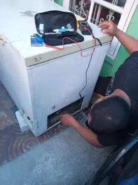 Jasa servis AC kulkas frezer showcase mesin cuci dan bongkar pasang AC