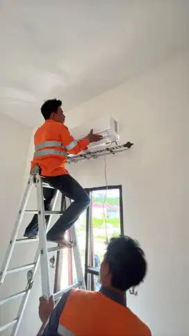 Jasa servis AC kulkas frezer showcase mesin cuci dan bongkar pasang AC