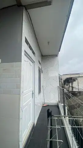 KOST MERUYA - BARU MASIH FRESH DENGAN LOKASI STRATEGIS! ANTI BANJIR.