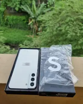 Samsung Galaxy S22 Plus 5G 8/128 GB SEIN Kondisi Bagus Siap Pakai