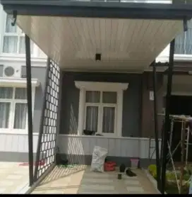 Kanopi baja ringan