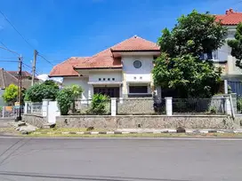 Rumah murah lingkungan elite taman sulfat carport 2 mobil di hook