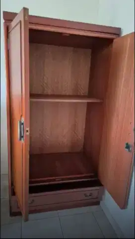 Jual murah lemari kayu seperti foto normal,P200xL105xT69cm,1,3jt nego