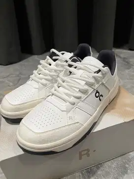 Sepatu On The Roger Clubhouse Tennis Padel