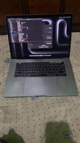 MACBOOK PRO RETINA 15 INCH 2017 i7 16/512