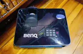 LCD Proyektor Benq M513 HDMI Warna Tajam Siap Pakai