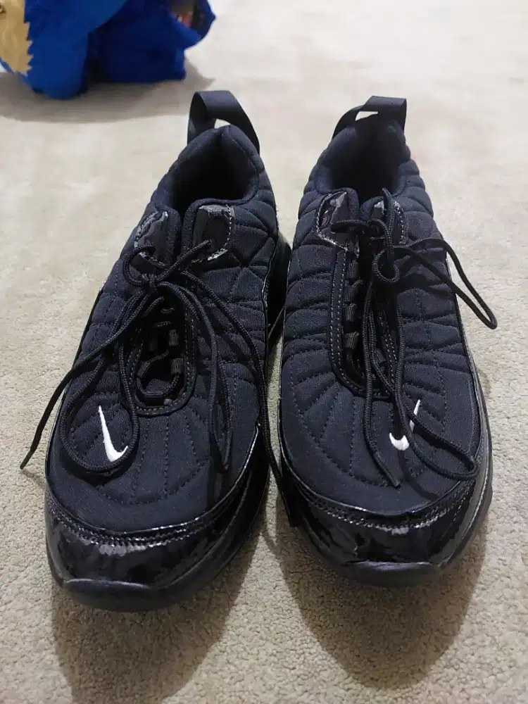 Thrift sepatu pria