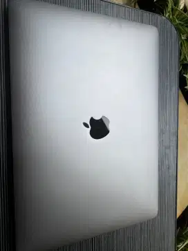 Di Jual Macbook Pro 2017 i5 8/256 Mulus seperti baru