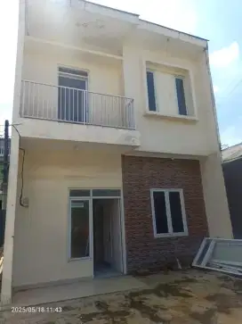 disewakan rumah 2 lantai, 3 kamar tidur, 2 kamar mandi.. LT/LB 119/51