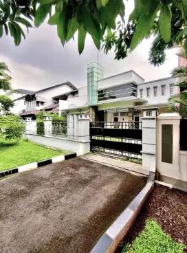 Dijual rumah murah hitung tanah luas 450m semifurnished  di jakapermai