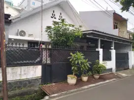 Dijual rumah akses 2mobil lokasi dekat jl kh abdullah safei tebet