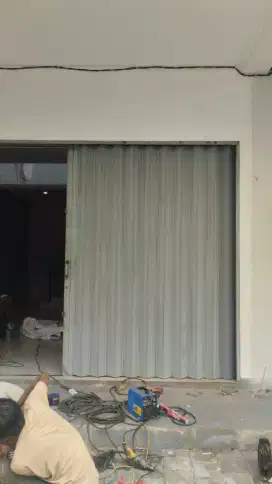 Service pintu garasi folding gate rolling door Jogja Sleman