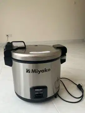 Dijual rice cooker kondisi baru