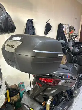 Box Shad SH44 berikut breket shad Xmax Connected