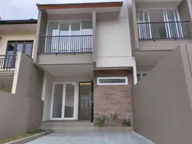 Rumah baru 2 lantai dalam komplek di sayap gegerkalong, sarijadi