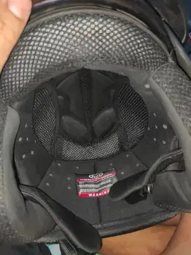 HELM MERK INJAK