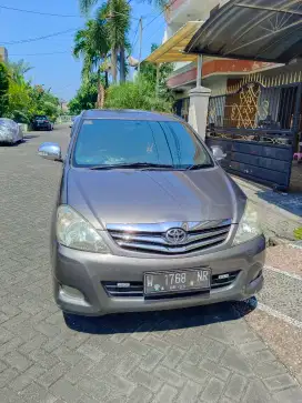 Innova V Diesel Matic 2010