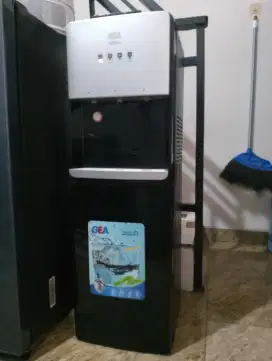 Dispenser GEA Orion warna Hitam
