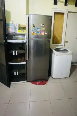 Jual Kulkas 2 pintu dan mesin cuci