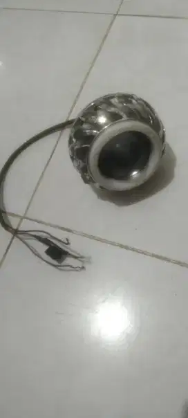 Di jual lampu LED 3 warna terang masih ok harga 300ribu minat telpon