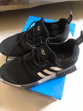 Sepatu adidas di jual cepat