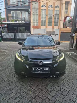 Jual Honda HR-V 1.8 E CVT 2015 Facelift - Warna Hitam Elegan, Terawat