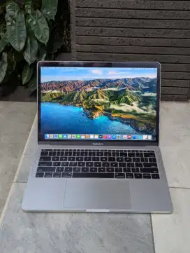 Macbook Pro 2017 8/256gb