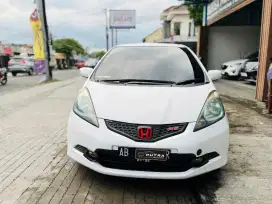 Dp 5jt. HONDA JAZZ RS 2010 MT / MANUAL