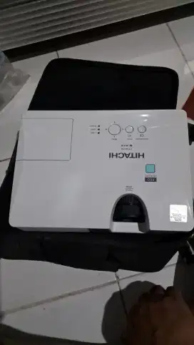 Proyektor Hitachi CP-RX94 ( Minus )