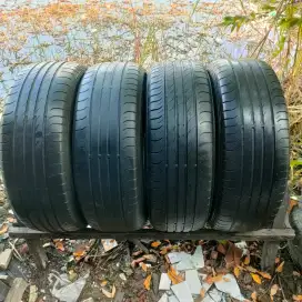 Ban Mobil Bekas Ring 18 Ukuran 235/60 Merk Dunlop