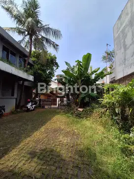 Tanah Luas Harga NJOP Bonus Rumah Tua 2 Lantai di Pejaten Timur