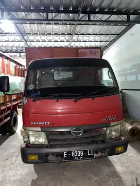 Truck Hino model light truck