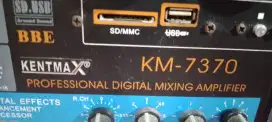 Amplifier merk KENTMAX tipe KM7370