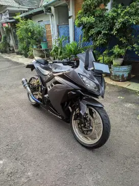 Kawasaki Ninja 250 Fi 2014 Abu-Abu | Mesin Sehat | Surat Lengkap