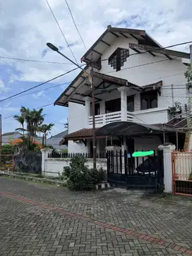 Dijual Rumah Manyar Tirtoasri cocok untuk Kos