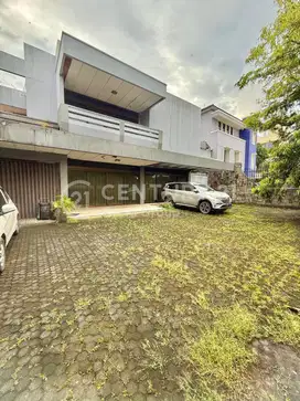 Disewakan Murah Rumah Bangunan Tua Arjuna Utara Tanjung Duren Jakarta