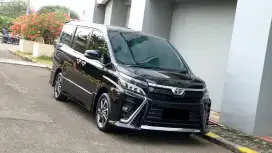 TOYOTA VOXY 2.0 AT HITAM 2018 KM97RB RECORD