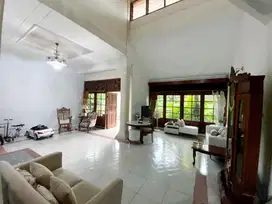 Rumah Kokoh dalam Perumahan di Cinere, Jalan Lebar, Tidak Banjir