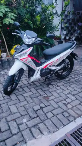 Supra X 125 2016 putih limited edition, mulus seperti baru.