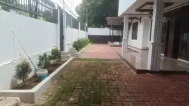 di sewakan rumah hook bisa utk kantor dn tempat tinggal di mentenfg
