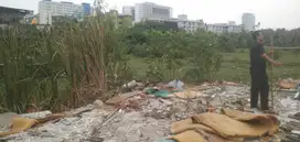 Tanah deket Rel kereta api dikali deres  jakarta barat