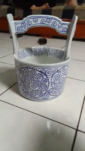 Di jual vas bunga keramik