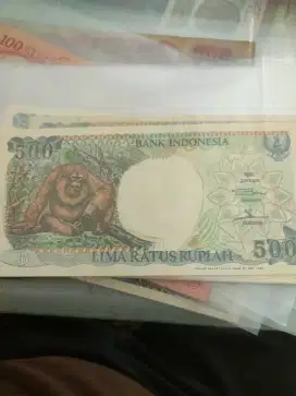 Uang kertas 500 monyet