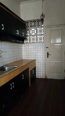 DI JUAL RUMAH PINGGIR JALAN RAYA KENCANA LOKA - BSD