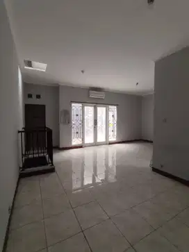 Dijual Rumah Nyaman Siap Huni Lokasi di Cluster Harapan Indah, Bekasi